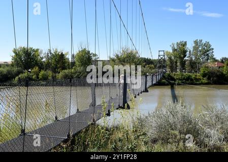 Die Rosedale Hängebrücke über den Red Deer River in Drumheller, Alberta, Kanada Stockfoto