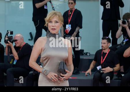 Venedig Lido, Italien. September 2024. Nancy Brilli besucht den roten Teppich des Films „Kjaerlighet (Love)“ beim 81. Venedig Filmfestival im Lido von Venedig. Quelle: SOPA Images Limited/Alamy Live News Stockfoto