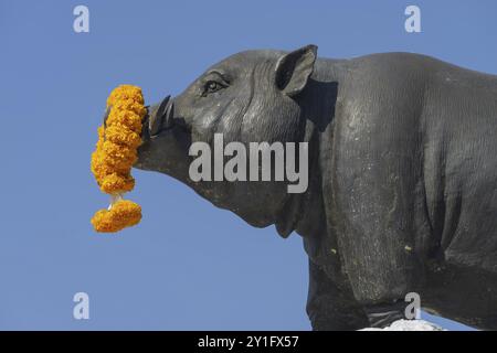 Saha Chat Monument (auch: Pig Monument) ein Monument auf dem Khlong Lot gegenüber Wat Ratchabophit, Phra Nakhon Viertel, Bangkok, Thailand, Asien Stockfoto