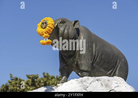 Saha Chat Monument (auch: Pig Monument) ein Monument auf dem Khlong Lot gegenüber Wat Ratchabophit, Phra Nakhon Viertel, Bangkok, Thailand, Asien Stockfoto