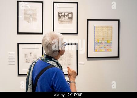 New York, NY, USA. September 2024. Die Saison 2024 geht in New York mit der Art on Paper Show am Pier 36 in der South Street weiter. Original-Cartoons des New Yorker Cartoonisten Roz Chast bei Carol Corey Fine Art Quelle: Ed Lefkowicz/Alamy Live News Stockfoto