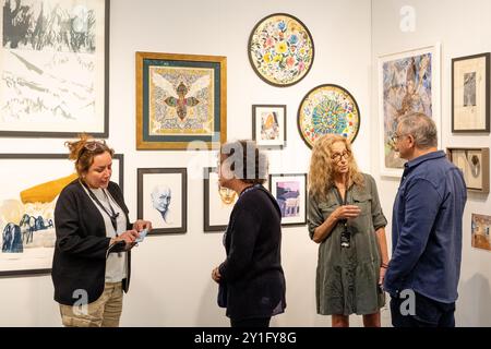 New York, NY, USA. September 2024. Die Saison 2024 geht in New York mit der Art on Paper Show am Pier 36 in der South Street weiter. Die Bildergalerie. Quelle: Ed Lefkowicz/Alamy Live News Stockfoto