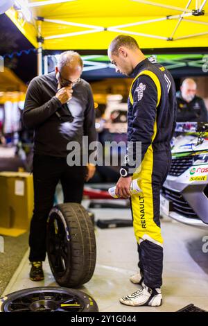 Morzine, Frankreich. September 2024. DIEL Anthony, GOSSELIN Yannis, Renault Clio Rally5, Porträt während der Rallye Mont-Blanc Morzine 2024, 6. Runde des Championnat de France des Rallyes 2024, vom 6. Bis 9. September in Morzine, Frankreich - Foto Bastien Roux/DPPI Credit: DPPI Media/Alamy Live News Stockfoto