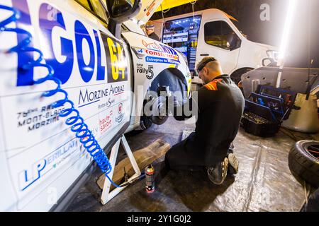 64 PELAMOURGUES Arthur, POUGET Bastien, Renault Clio Rally5, Ambiente während der Rallye Mont-Blanc Morzine 2024, 6. Runde des Championnat de France des Rallyes 2024, vom 6. Bis 9. September in Morzine, Frankreich Stockfoto