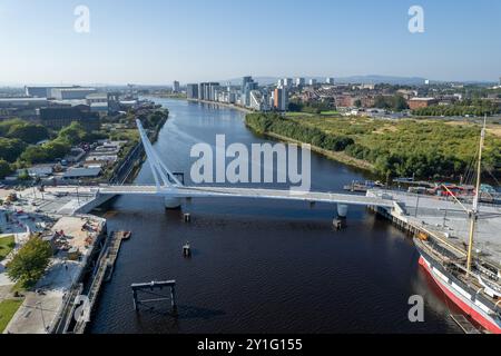 Die Govan Partick Bridge verbindet Waterrow mit dem Pointhouse Quay in Glasgow. Es kostete 29,5 Millionen Pfund und wurde am 7. September 2024 öffentlich zugänglich gemacht Stockfoto