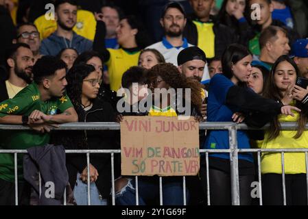 Curitiba, Parana, Brasilien. September 2024. Curitiba (PR), 06/2024 - QUALIFIKATION/BRASILIEN VS ECUADOR - brasilianische Fans beim Spiel zwischen Brasilien und Ecuador, gültig für die 7. Runde der Qualifikation zur Weltmeisterschaft 2026, am Freitag, den 6. September 2024, im großen Antonio Couto Pereira Stadion in Curitiba-PR. (Kreditbild: © Ronaldo Barreto/TheNEWS2 via ZUMA Press Wire) NUR REDAKTIONELLE VERWENDUNG! Nicht für kommerzielle ZWECKE! Stockfoto