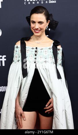 Toronto, Kanada. September 2024. Margaret Qualley kam bei der Premiere von „The Substance“ während des Toronto International Film Festivals 2024, das am 5. September 2024 im Royal Alexandra Theatre in Toronto stattfand © JPA/AFF-USA.com Credit: AFF/Alamy Live News Stockfoto