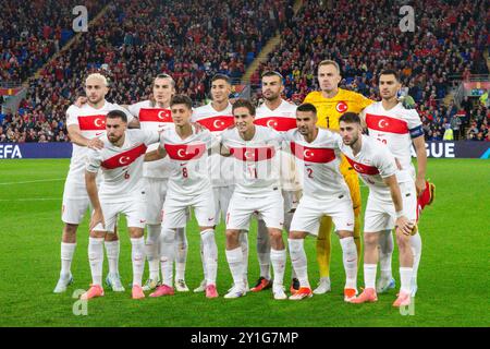 Cardiff, Großbritannien. September 2024. Die Spieler der Türkei stehen während der UEFA Nations League - Liga B - Gruppe 4 - Wales gegen die Türkei im Cardiff City Stadium, Cardiff, Vereinigtes Königreich, 6. September 2024 (Foto: Gareth Evans/News Images) in Cardiff, Vereinigtes Königreich am 6. September 2024. (Foto: Gareth Evans/News Images/SIPA USA) Credit: SIPA USA/Alamy Live News Stockfoto