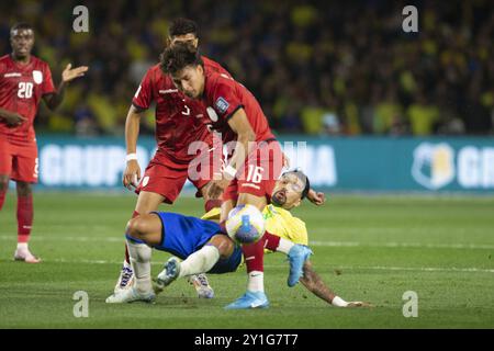 Curitiba, Brasilien. September 2024. PR - CURITIBA - 09/06/2024 - QUALIFIKATION ZUR WELTMEISTERSCHAFT 2026, BRASILIEN x ECUADOR - Samiento und Paqueta, Kampf um den Ball, couto pereira, 09/06/2024 Foto: Hedeson Alves/AGIF (Foto: Hedeson Alves/AGIF/SIPA USA) Credit: SIPA USA/Alamy Live News Stockfoto