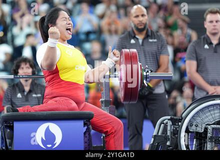 Paris, Frankreich. September 2024. Tan Yujiao of China feiert während des para Powerlifting Frauen-Endspiels bis zu 67 kg bei den Paralympischen Spielen 2024 in Paris, Frankreich, 6. September 2024. Quelle: Lian Yi/Xinhua/Alamy Live News Stockfoto