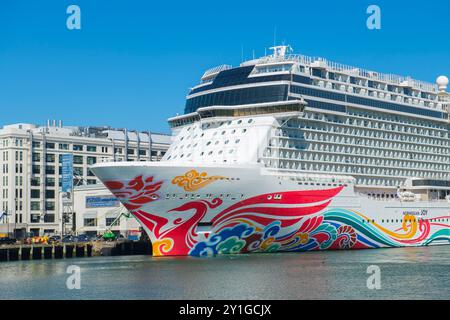 Norwegian Joy by Norwegian Cruise Line dockte am Boston Cruise Port im Seaport District, Stadt Boston, Massachusetts MA, USA. Stockfoto