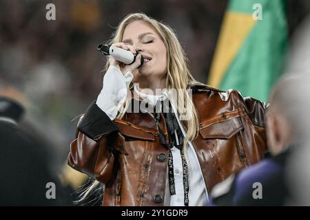 Sao Paulo, Brasilien. September 2024. Die brasilianische Sängerin Luisa Sonza wurde während des Spiels zwischen den Philadelphia Eagles und den Green Bay Packers in der ersten Woche der National Football League in der Corinthians Arena östlich von São Paulo am Freitag, den 06/2024. September, gesehen Stockfoto