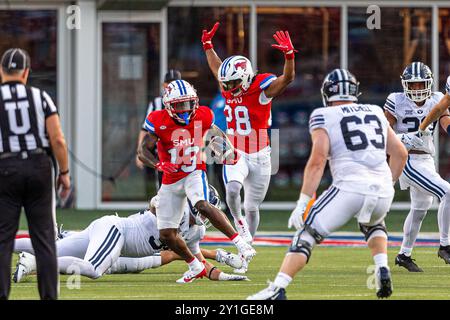 Dallas, Texas, USA. September 2024. Roderick Daniels Jr. (13), der sich im Spiel zwischen den Brigham Young Cougars und SMU Mustangs im Gerald J. Ford Stadium in Dallas, Texas befindet. (Kreditbild: © Dan Wozniak/ZUMA Press Wire) NUR REDAKTIONELLE VERWENDUNG! Nicht für kommerzielle ZWECKE! Stockfoto