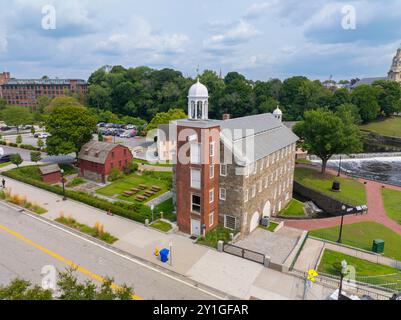 Historisches Wilkinson Mill Gebäude aus der Vogelperspektive in Old Slater Mill National Historic Landmark an der Roosevelt Avenue im Zentrum von Pawtucket, Rhode Island RI, Stockfoto