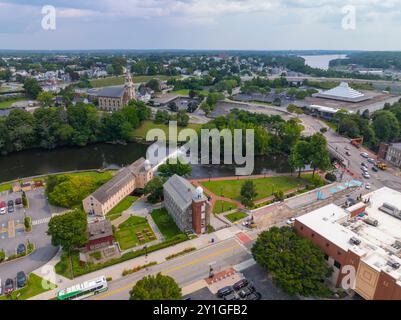 Historisches Wilkinson Mill Gebäude aus der Vogelperspektive in Old Slater Mill National Historic Landmark an der Roosevelt Avenue im Zentrum von Pawtucket, Rhode Island RI, Stockfoto