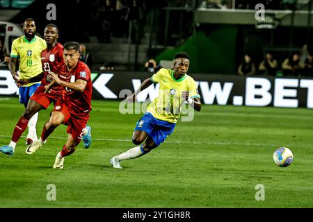 Curitiba, Parana, Brasilien. September 2024. Curitiba (PR), 06/2024 - QUALIFIKATION/BRASILIEN VS ECUADOR - Höhepunkte des Spiels zwischen Brasilien und Ecuador, gültig für die 7. Runde der Qualifikation zur Weltmeisterschaft 2026, am Abend dieses Freitag, den 6. September 2024, im großen Antonio Couto Pereira Stadion in Curitiba-PR. (Kreditbild: © Pedro Paulo Diaz/TheNEWS2 via ZUMA Press Wire) NUR REDAKTIONELLE VERWENDUNG! Nicht für kommerzielle ZWECKE! Stockfoto