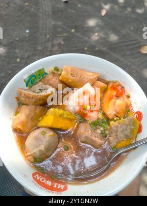 Blick auf typische Fleischbällchen in Ost-Java Stockfoto