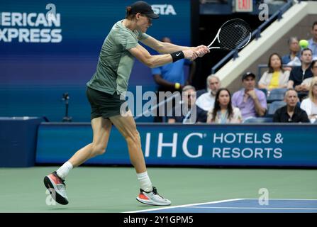 New York, Etats Unis. September 2024. Jannik Sinner of Italy während des 12. Tages des Grand Slam-Tennisturniers der US Open 2024 am 6. September 2024 im USTA Billie Jean King National Tennis Center in New York, USA - Foto Jean Catuffe/DPPI Credit: DPPI Media/Alamy Live News Stockfoto