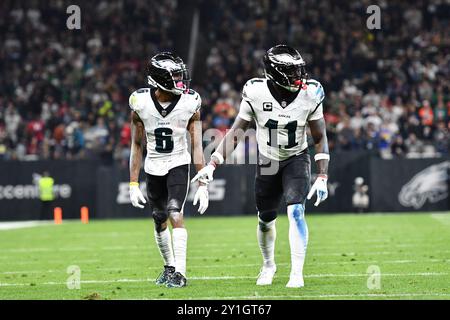 Sao Paulo, Brasilien. September 2024. São PAULO, BRASILIEN - 6. SEPTEMBER: Philadelphia Eagles Wide Receiver DeVonta Smith (6) und Philadelphia Eagles Wide Receiver A.J. Brown (11) in Aktion während eines NFL-Spiels zwischen den Green Bay Packers und den Philadelphia Eagles in der Arena Corinthians am 6. September 2024 in Sao Paulo, Brasilien. (Foto: Leandro Bernardes/PxImages) Credit: PX Images/Alamy Live News Stockfoto