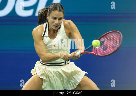 New York, Etats Unis. September 2024. Emma Navarro aus den USA am 11. Tag des Grand Slam-Tennisturniers 2024 am 5. September 2024 im USTA Billie Jean King National Tennis Center in New York, USA – Foto Jean Catuffe/DPPI Credit: DPPI Media/Alamy Live News Stockfoto