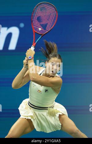 New York, Etats Unis. September 2024. Emma Navarro aus den USA am 11. Tag des Grand Slam-Tennisturniers 2024 am 5. September 2024 im USTA Billie Jean King National Tennis Center in New York, USA – Foto Jean Catuffe/DPPI Credit: DPPI Media/Alamy Live News Stockfoto