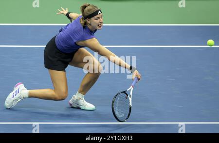 New York, Etats Unis. September 2024. Karolina Muchova (Tschechische Republik) am 11. Tag des Grand Slam-Tennisturniers 2024 am 5. September 2024 im USTA Billie Jean King National Tennis Center in New York, USA – Foto Jean Catuffe/DPPI Credit: DPPI Media/Alamy Live News Stockfoto