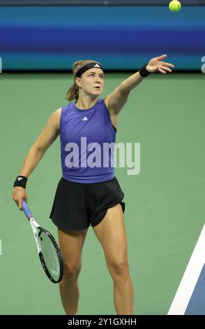 New York, Etats Unis. September 2024. Karolina Muchova (Tschechische Republik) am 11. Tag des Grand Slam-Tennisturniers 2024 am 5. September 2024 im USTA Billie Jean King National Tennis Center in New York, USA – Foto Jean Catuffe/DPPI Credit: DPPI Media/Alamy Live News Stockfoto