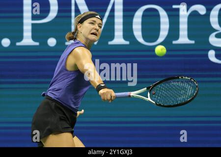 New York, Etats Unis. September 2024. Karolina Muchova (Tschechische Republik) am 11. Tag des Grand Slam-Tennisturniers 2024 am 5. September 2024 im USTA Billie Jean King National Tennis Center in New York, USA – Foto Jean Catuffe/DPPI Credit: DPPI Media/Alamy Live News Stockfoto