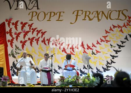 **NO LIBRI** Papua-Neuguinea, Port Moresby, 2024/9/7. Papst Franziskus während seines Besuchs an der Caritas Technical Secondary School in Port Moresby, Papua-Neuguinea Foto von VATIKANISCHEN MEDIEN / Katholisches Pressefoto Stockfoto