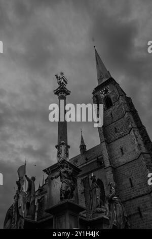 Plzener Kathedrale von St. Bartholomäus mit Pestsäule Stockfoto