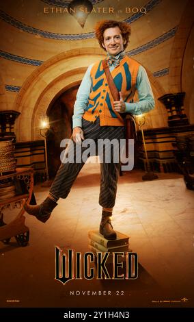 Wicked (2024) von Jon M. Chu mit Ethan Slater als Boq in einer Adaption des Broadway-Musicals, basierend auf dem Buch The Wicked: The Life and Times of the Wicked Witch of the West von Gregory Maguire. Poster mit US-Zeichen ***NUR FÜR REDAKTIONELLE ZWECKE***. Quelle: BFA / Universal Pictures Stockfoto