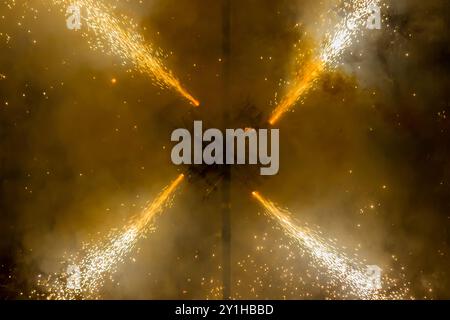 Feuerwerk in Malta eine maltesische Tradition bei jedem Dorffest Stockfoto