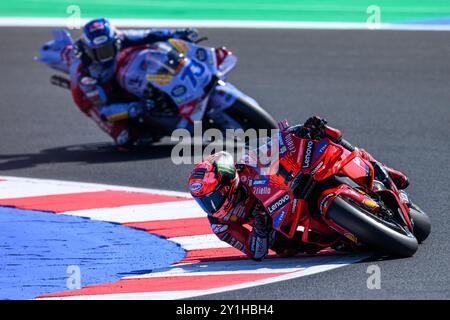 Misano Adriatico, Italien. September 2024. Francesco BAGNAIA (ITA) - Ducati Lenovo Team in Runde 14 während der Qualifikationsrunde der MotoGP Gran Premio Red Bull di San Marino 2024 in Misano Adriatico (Italien), 13. Runde der MotoGP Weltmeisterschaft 2024. Der italienische Fahrer auf Ducati nahm in der Session P1 ein. Quelle: Riccardo Righetti/Alamy Live News Stockfoto