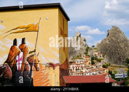 Castelmezzano, das antike Dorf, eingebettet in das typische Panorama der lukanischen Dolomiten, Potenza, Basilicata, Italien Stockfoto