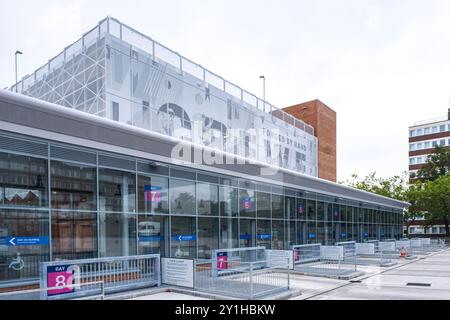 Der neue Busbahnhof im Jahr 2024 in Crewe Cheshire UK Stockfoto