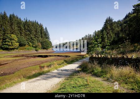 Quellgebiet des Turton und Entwistle Reservoir mit rückläufigen Wasserständen, Blackburn, Lancashire. Stockfoto
