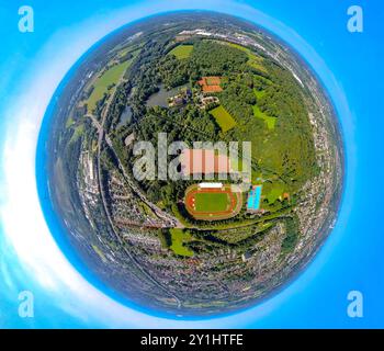 Luftbild, Wasserschloss Wittringen, Park und See im Wittringer Wald, Tennisplätze, Fußballstadion und Leichtathletikstadion Gladbeck mit Feibad, Erdkugel, Fisheye Aufnahme, Fischaugen Aufnahme, 360 Grad Aufnahme, winzige Welt, kleiner Planet, Fisheye Bild, Butendorf, Gladbeck, Ruhrgebiet, Nordrhein-Westfalen, Deutschland ACHTUNGxMINDESTHONORARx60xEURO *** Luftaufnahme, Wasserschloss Wittringen, Park und See im Wittringer Wald, Tennisplätze, Fußballstadion und Leichtathletikstadion Gladbeck mit Schwimmbad, Erdkugel, Fischaugenbild, 360 Grad Bild, winzige Welt, kleiner Planet, Fischaugenbild Stockfoto