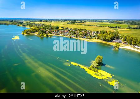 Soderica See in der Region Podravina aus der Vogelperspektive, Nordkroatien Stockfoto