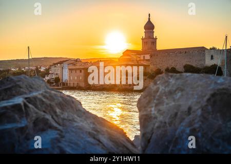 Historische Inselstadt Krk goldener Sonnenuntergang, Kvarner Bucht Archipel von Kroatien Stockfoto