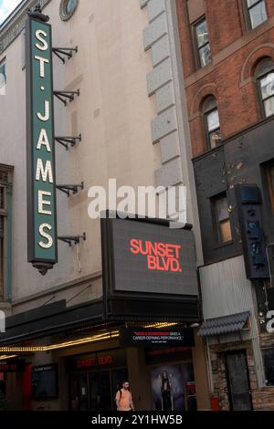 Das St. James Theatre zeigt den Sunset Blvd., New York City, USA 2024 Stockfoto