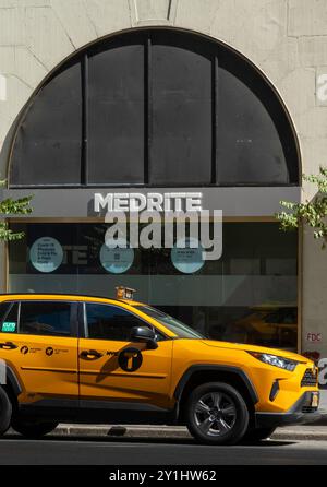 +MEDRITE ist eine Notfalleinrichtung an der 5th Ave., New York City, 2024, USA Stockfoto