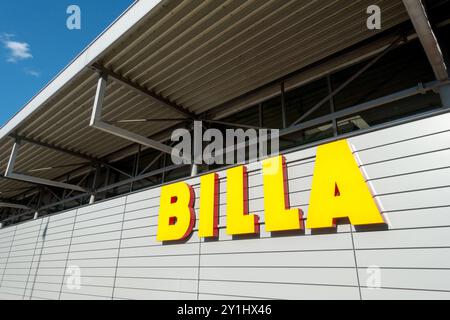 BILLA Supermarkt, Logo auf Gebäude Tschechische Republik Europa Stockfoto