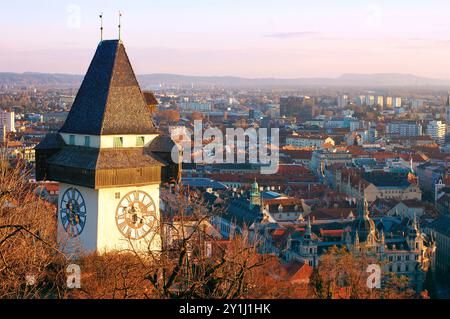 Wunderschöner Panoramablick auf die Altstadt von Graz vom Schlossberg im Sommer, Graz, Steiermark, Österreich Stockfoto