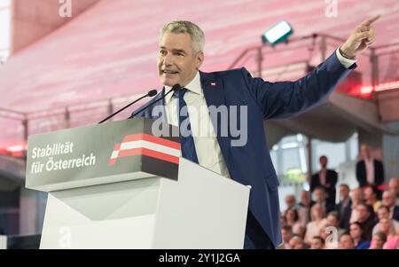 20240907 OeVP Wahlkampfauftakt zur NR-Wahl 2024 WIEN, OESTERREICH - 07. SEPTEMBER: OeVP Bundesparteiobmann und Bundeskanzler Karl Nehammer waehrend seiner Rede anlaesslich des OeVP Wahlkampfauftakts zur Nationalratswahl 2024 Uhr 29. September 2024 in der Steffl Arena am 07. September 2024 in Wien, Oesterreich. 240907 SEPA 17 035 Copyright: XIsabellexOuvrardx SEPAxMedia Stockfoto