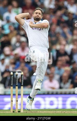 London, Großbritannien. September 2024. Chris Woakes aus England liefert den Ball während des 3. Rothesay Test Match Day Two England gegen Sri Lanka im Kia Oval, London, Großbritannien, 7. September 2024 (Foto: Mark Cosgrove/News Images) in London, Vereinigtes Königreich am 7. September 2024. (Foto: Mark Cosgrove/News Images/SIPA USA) Credit: SIPA USA/Alamy Live News Stockfoto