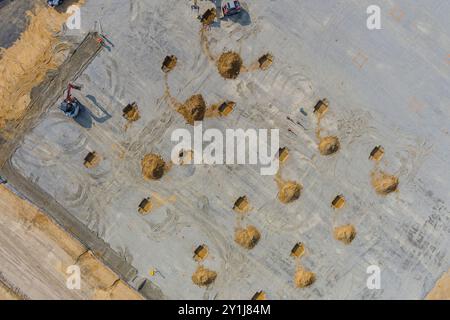 Luftaufnahme der Baggerlader-Grablöcher auf der Baustelle, Pennsylvania, USA Stockfoto