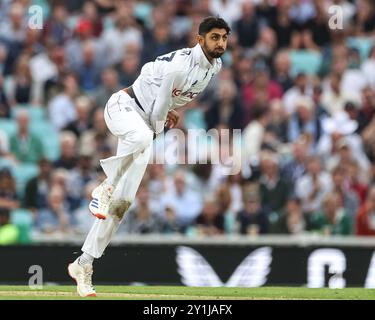 London, Großbritannien. September 2024. Shoaib Bashir aus England liefert den Ball während des 3. Rothesay Test Match Day Two England gegen Sri Lanka im Kia Oval, London, Großbritannien, 7. September 2024 (Foto: Mark Cosgrove/News Images) in London, Großbritannien am 7. September 2024. (Foto: Mark Cosgrove/News Images/SIPA USA) Credit: SIPA USA/Alamy Live News Stockfoto