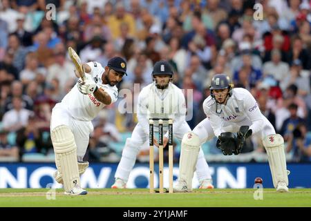 London, England. September 2024. Kamindu Mendis aus Sri Lanka während des zweiten Tages des Rothesay Men's Third Test Matches zwischen England und Sri Lanka im Kia Oval. Quelle: Ben Whitley/Alamy Live News Stockfoto