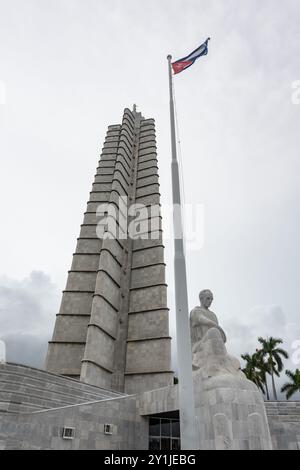 HAVANNA, KUBA - 28. AUGUST 2023: José Martí Memorial in Havanna (La Habana), Kuba bei schlechtem bewölktem Wetter, vertikales Bild Stockfoto