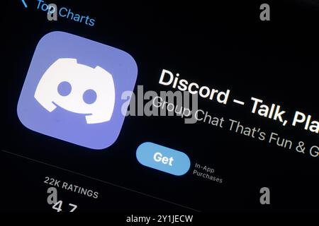 OSTRAVA, TSCHECHIEN - 27. JULI 2024: App Store mit Discord Group Chat-Anwendung wird installiert Stockfoto